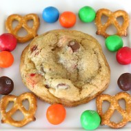 pretzel M&M cookie