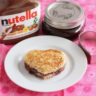 nutella-raspberry-sandwich