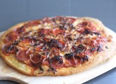 pepperoni-pizza-with-caramelized-onions