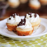 kevinandamanda-Mini-Maple-Chocolate-Chip-Pancake-Cupcakes-03
