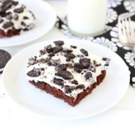 Cookies 'n Cream Sheet Cake from www.twopeasandtheirpod.com