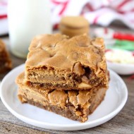Gingerbread Oreo Blondies from www.twopeasandtheirpod.com #recipe #Oreo