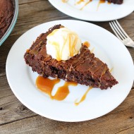 Salted-Caramel-Skillet-Brownies-8