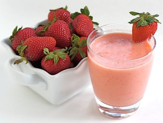 Strawberry Mango Smoothie - FeelGoodFoodie