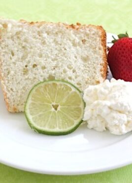 Angel food cake with lime and cream