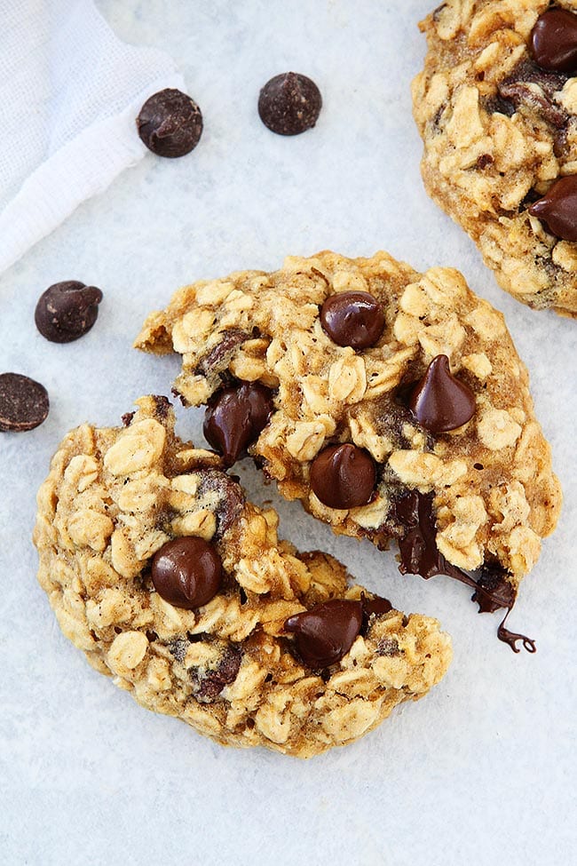 Easy Banana Oatmeal Chocolate Chip Cookies 