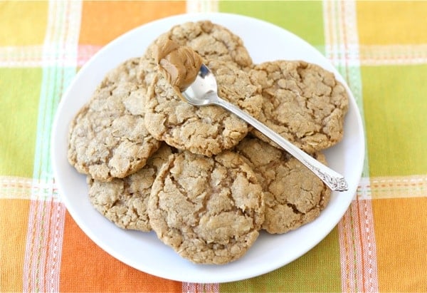 Biscoff Oatmeal Cookies are the BEST oatmeal cookies! The entire family will love these soft and chewy oatmeal cookies!