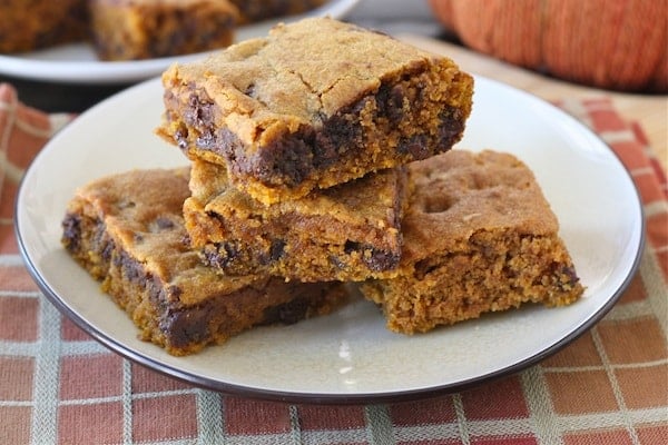 Pumpkin Chocolate Chip Bars on twopeasandtheirpod.com #recipe #pumpkin