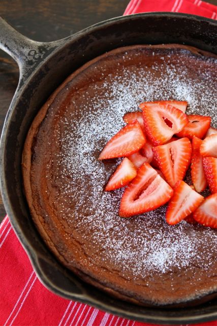 https://www.twopeasandtheirpod.com/wp-content/uploads/2012/02/chocolate-dutch-baby.jpg