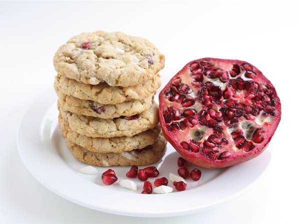 Pomegranate White Chocolate Chunk Cookies are a favorite Christmas cookie! #pomegranate #cookies #Christmascookies