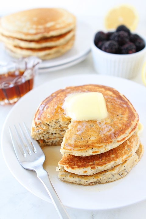 Lemon Poppy Seed Yogurt Pancakes from www.twopeasandtheirpod.com Lemon-Poppy-Seed-Yogurt-Pancakes-4