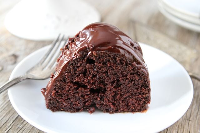 https://www.twopeasandtheirpod.com/wp-content/uploads/2013/02/chocolate-sour-cream-bundt-cake3.jpg