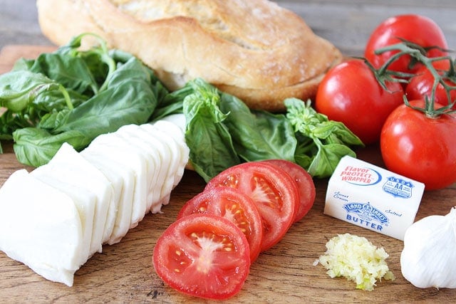 Caprese Garlic Bread Recipe is easy to make and perfect for summer!