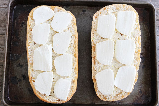 Caprese-Garlic-Bread-4