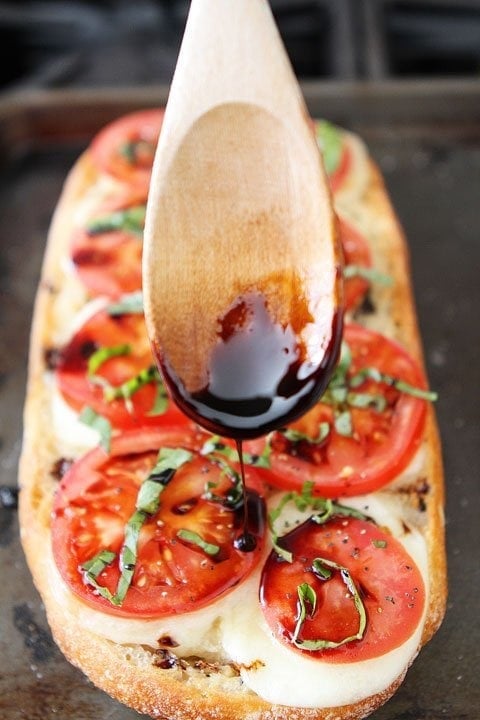 Easy Caprese Garlic Bread is the best garlic bread and the perfect recipe for summer barbecues, potlucks, and parties.