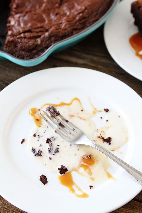 Salted-Caramel-Skillet-Brownies-11