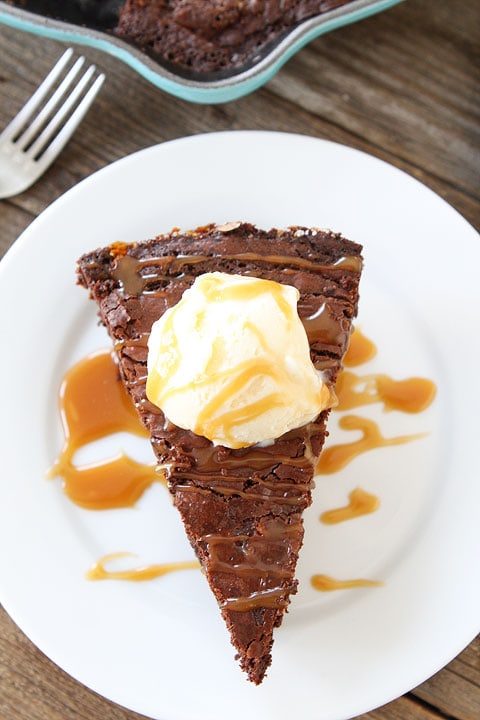 Salted-Caramel-Skillet-Brownies-7