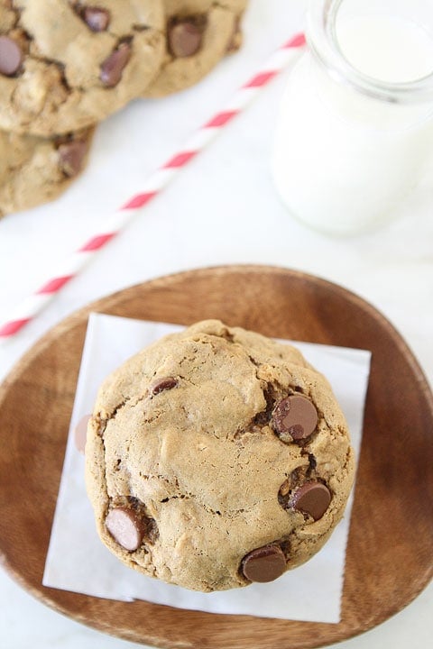 Flourless Peanut Butter Chocolate Chip Oatmeal Cookies on twopeasandtheirpod.com Soft, chewy, and gluten-free-you'd never know it though! 