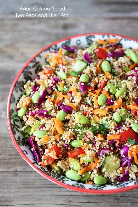 Ricetta asiatica dell'insalata di quinoa Un'insalata veloce e sana che è grande per pranzo o cena.