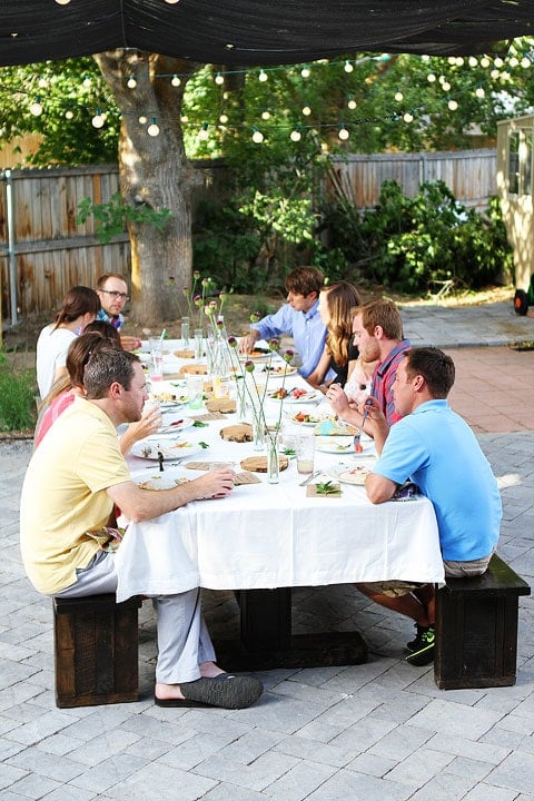 Throw your own outdoor dinner party on twopeasandtheirpod.com