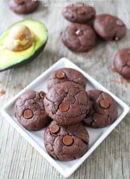 Avocado cookies that are vegan and full of chocolate!