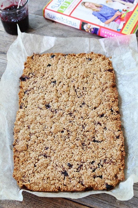 Whole Grain Fruit-Filled Bar Recipe on twopeasandtheirpod.com So much better than store bought!