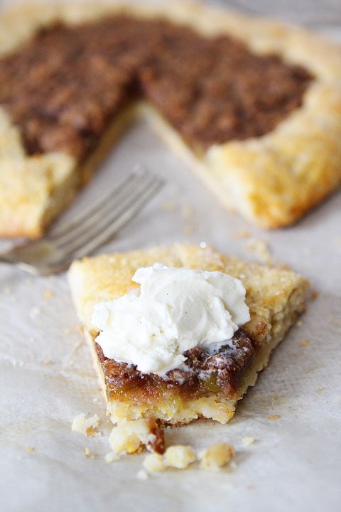 Apple Cinnamon Streusel Galette Recipe on twopeasandtheirpod.com This galette recipe is perfect!