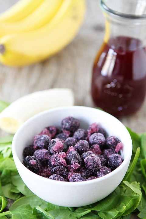 Blueberry Pomegranate Smoothie Recipe on twopeasandtheirpod.com. LOVE this easy and healthy smoothie!