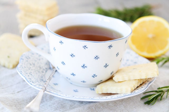 Lemon Rosemary Shortbread Recipe on twopeasandtheirpod.com Imádom ezeket az egyszerű sütiket!