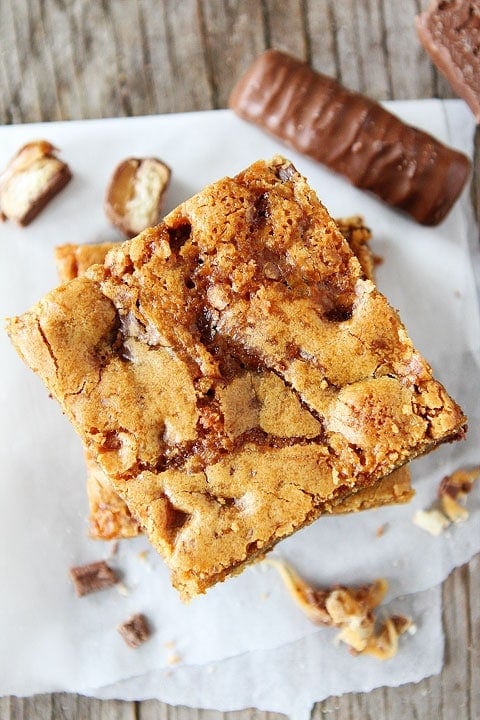 Twix Caramel Cookie Bars Recipe on twopeasandtheirpod.com. Trust me, you NEED to make these bars! They are amazing!