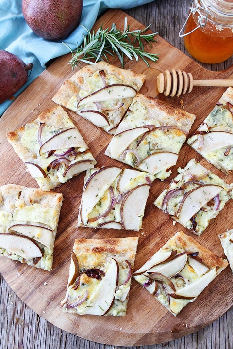 Blue-Cheese-and-Pear-Flatbread-8