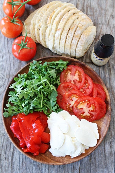 Roasted Red Pepper, Arugula, and Mozzarella Sandwich Ingredients