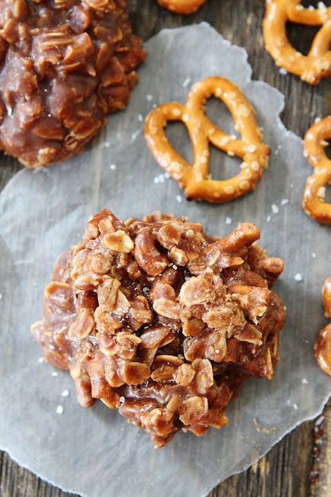 No Bake Chocolate Peanut Butter Pretzel Cookies | http://homemaderecipes.com/course/desserts/10-no-bake-cookie-recipes/