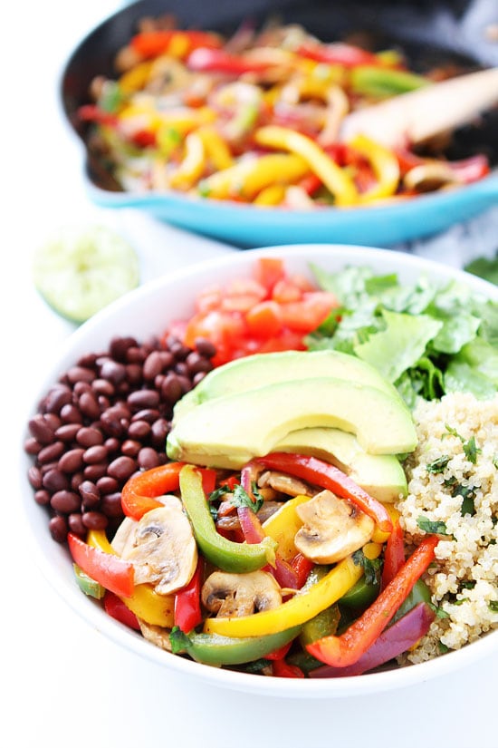 Chicken Fajita Meal Prep Lunch Bowls + Cilantro Lime Quinoa