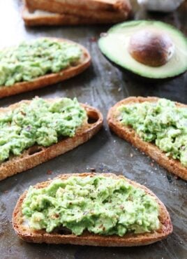 How to Make Avocado Toast with Garlic