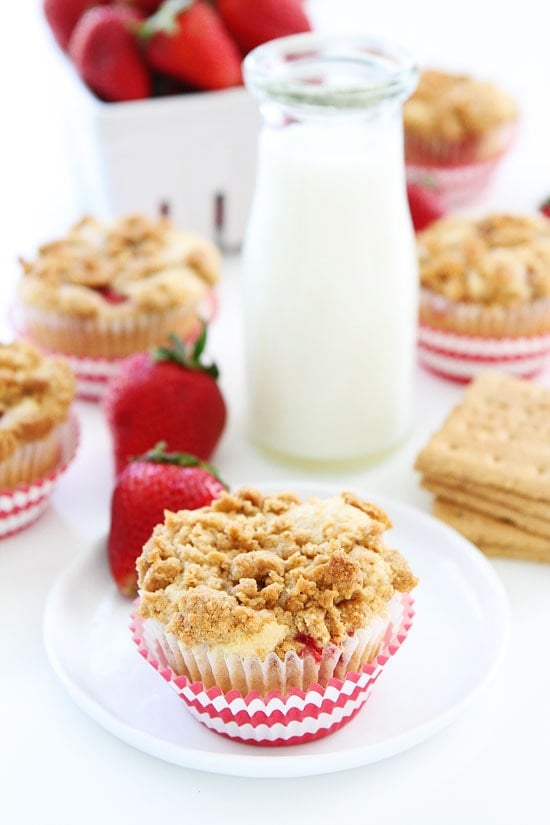 Strawberry-Cheesecake-Muffins-6