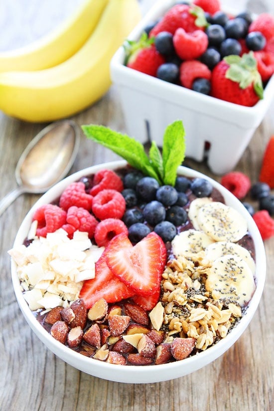 Berry Banana Smoothie Bowl (to Share with the Kids)