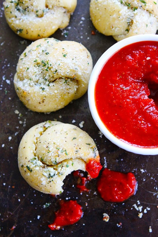 Easy garlic knots with marinara