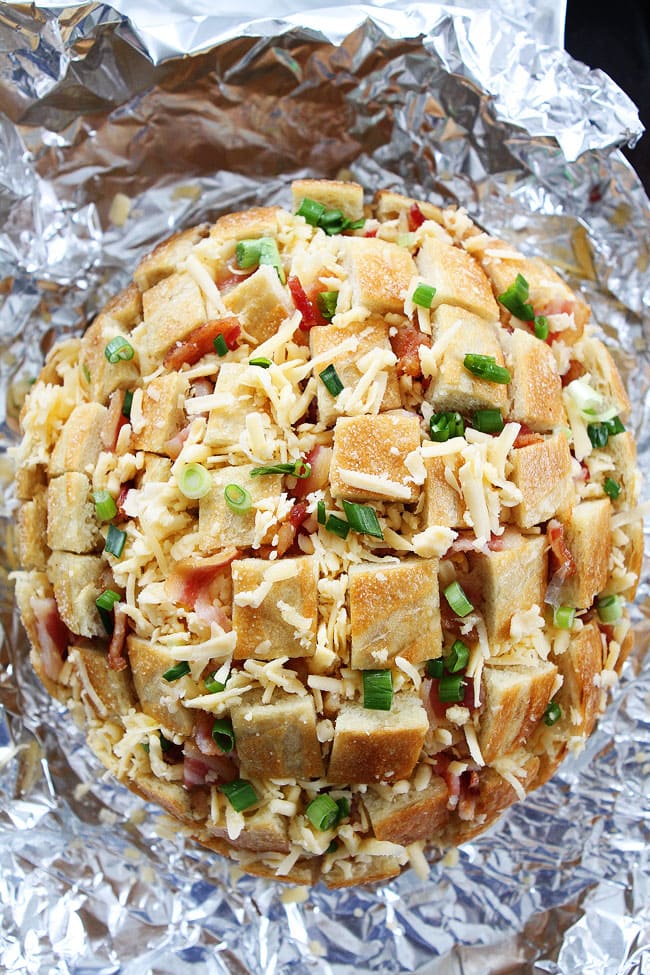 Cheesy Bacon Pull-Apart Bread Recipe 