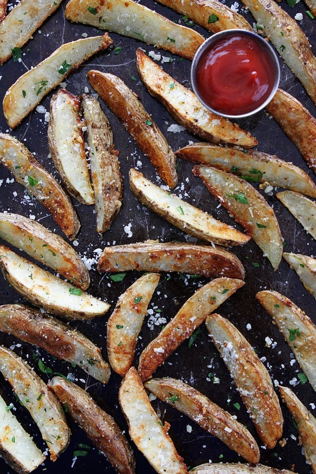 parmesan potato wedges with parsley and dipping sauce