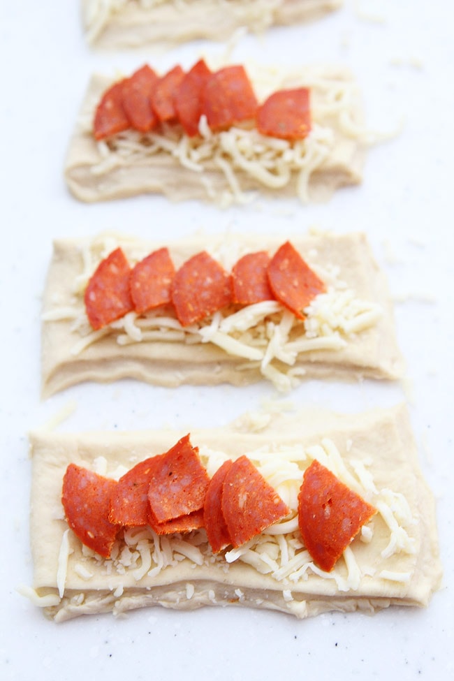  how to make pizza rolls with pepperoni 