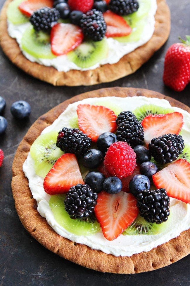 breakfast fruit pizzas