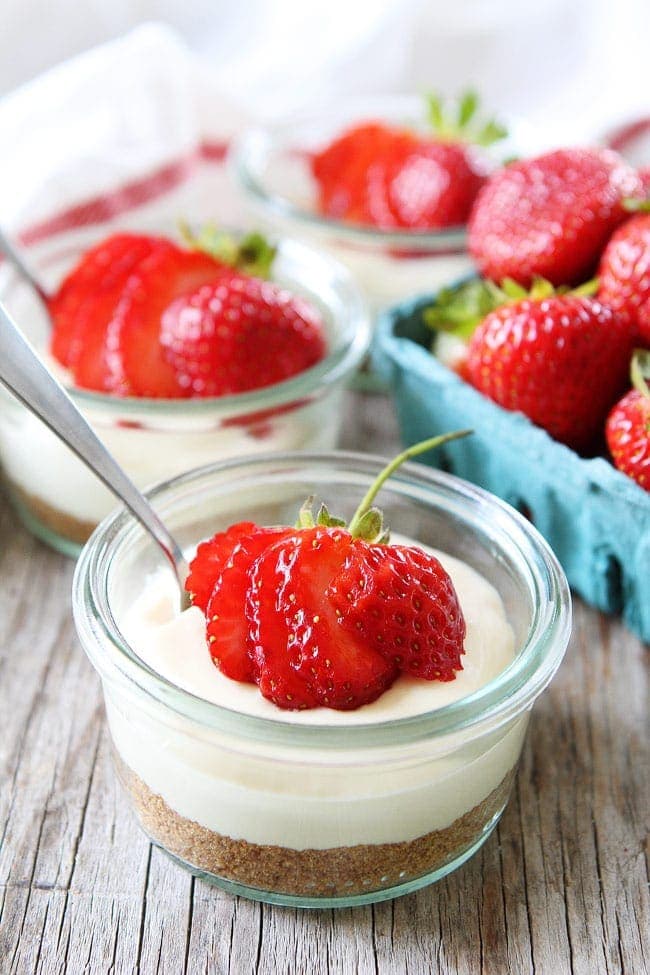 https://www.twopeasandtheirpod.com/wp-content/uploads/2016/08/Mini-No-Bake-Cheesecakes-2.jpg