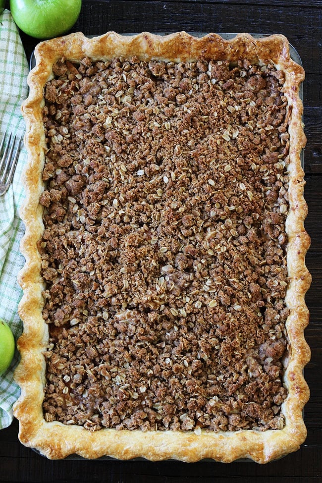 https://www.twopeasandtheirpod.com/wp-content/uploads/2016/09/Slab-Apple-Pie-10.jpg