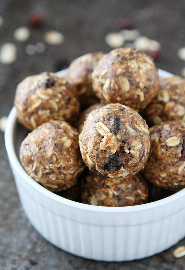 No-Bake Oatmeal Raisin Cookie Energy Bites Recipe