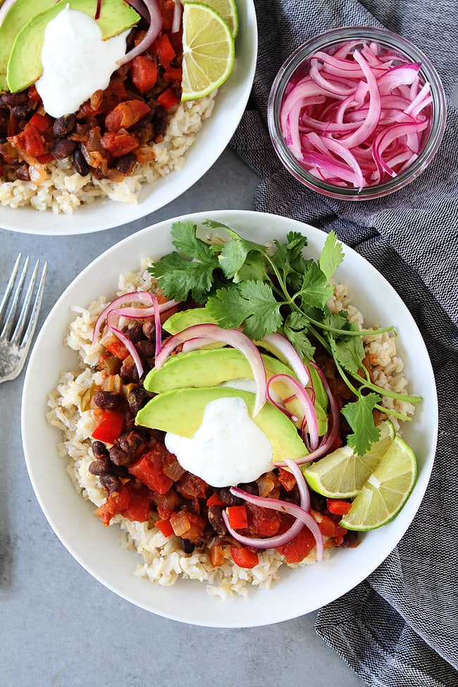 Black Bean Skillet Dinner is an easy, healthy weeknight dinner. It is gluten-free and vegetarian.