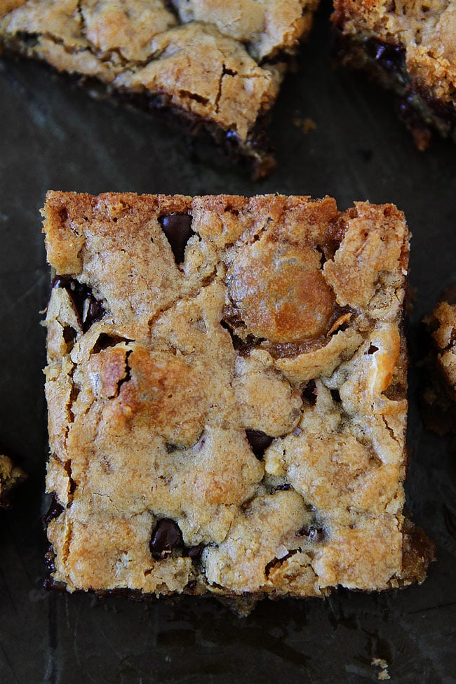 Marshmallow Blondies with Toffee and Chocolate Chips-an easy dessert recipe that everyone loves!