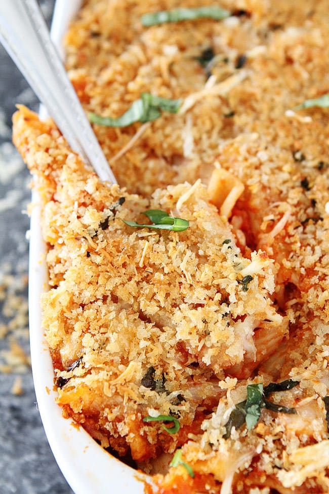 Chicken Parmesan Baked Pasta-this easy baked pasta is a quick and easy dinner!