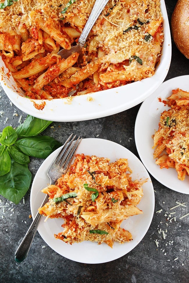 Chicken Parmesan Baked Pasta-chicken parmesan and cheesy baked pasta in one pan! This easy cheese baked pasta is a family favorite dinner! #chicken #pasta #dinner