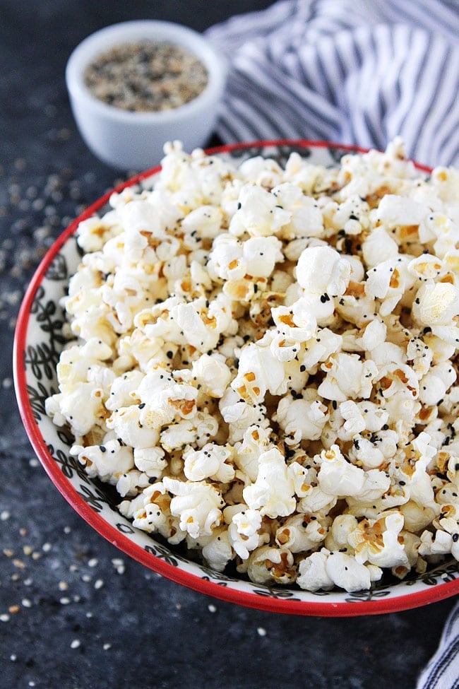 If you like Everything Bagels, you will love this Everything Bagel Popcorn. It is an easy popcorn snack.